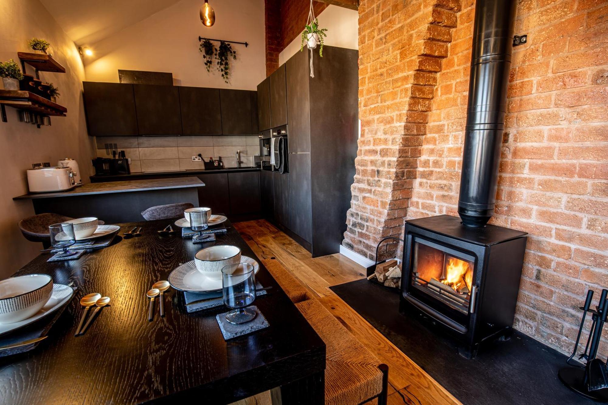 버밍엄 Vip 3Br Grade2 Luxurious Industrial House With Wood Fire, Electric Blinds And Big Cast Iron Windows In The Heart Of The Jq 빌라 외부 사진