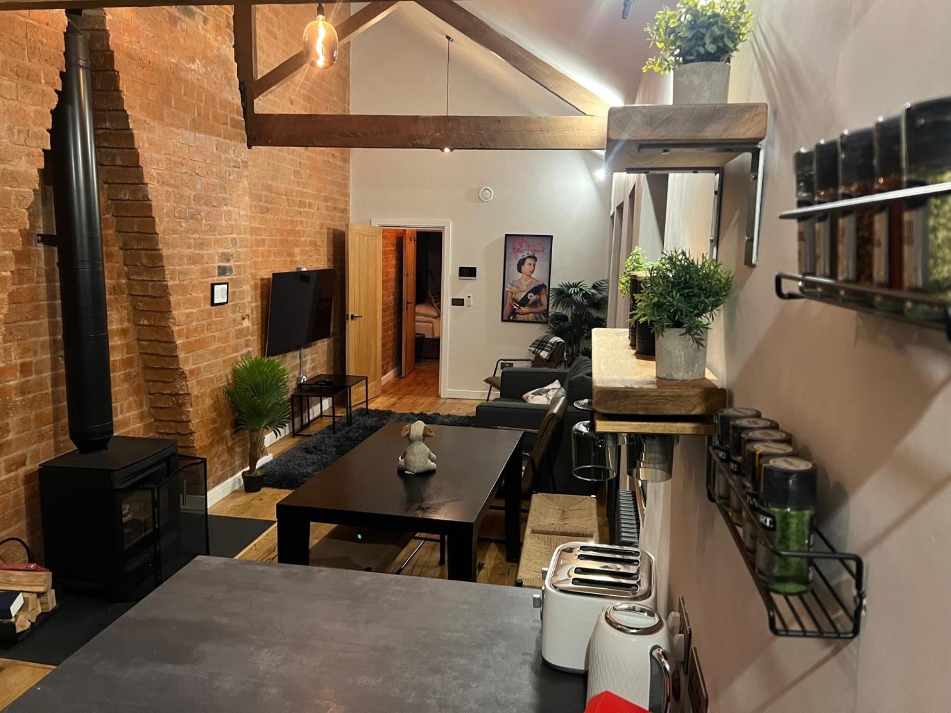 버밍엄 Vip 3Br Grade2 Luxurious Industrial House With Wood Fire, Electric Blinds And Big Cast Iron Windows In The Heart Of The Jq 빌라 외부 사진