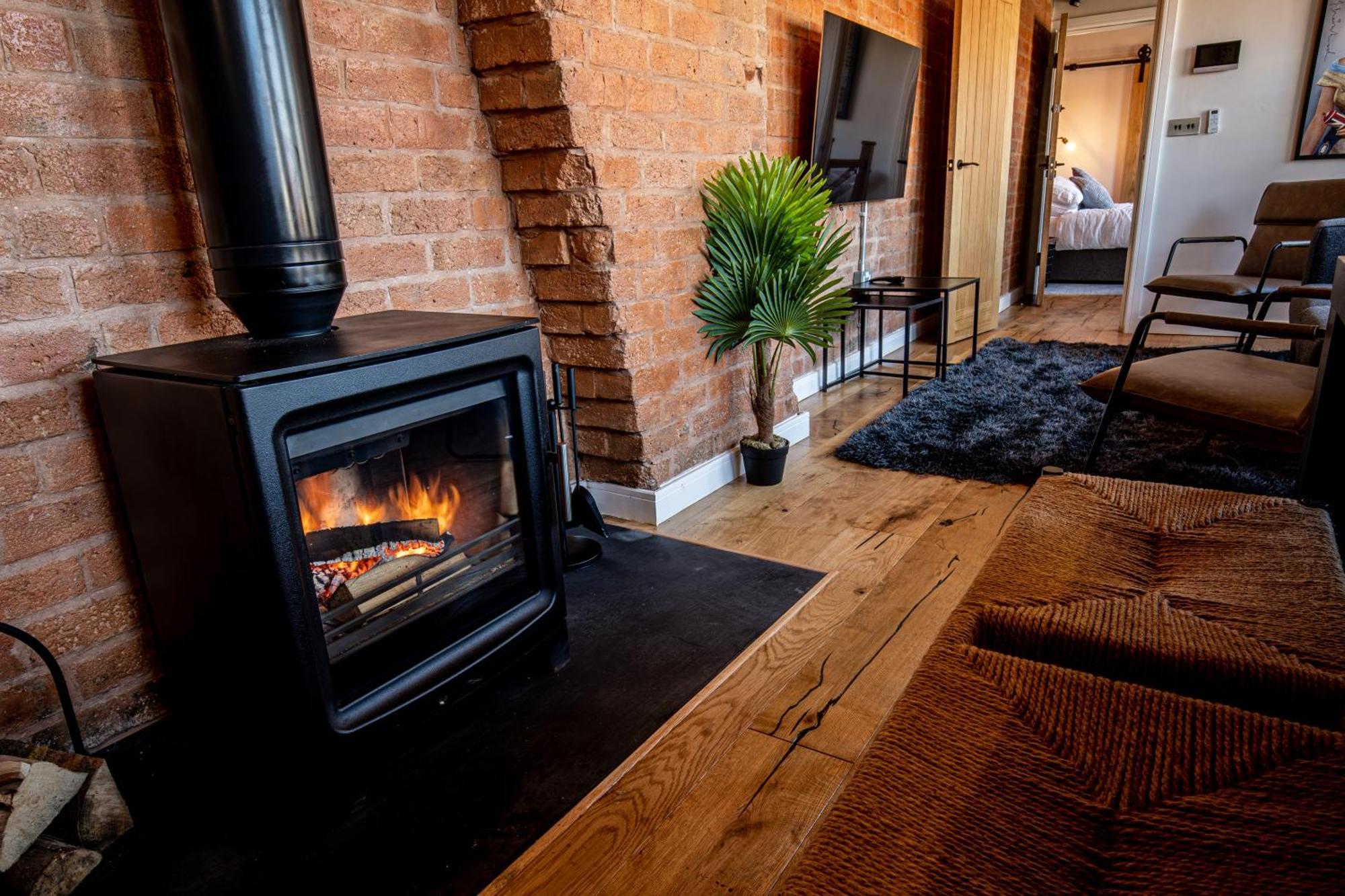 버밍엄 Vip 3Br Grade2 Luxurious Industrial House With Wood Fire, Electric Blinds And Big Cast Iron Windows In The Heart Of The Jq 빌라 외부 사진